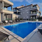 Appartement Punta By Interhome